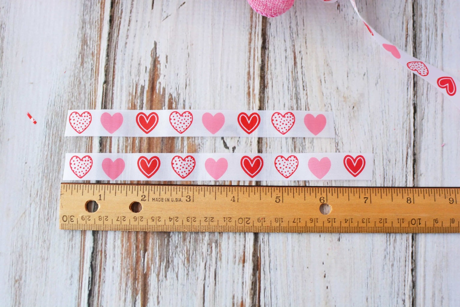 Valentine's Day Wreath, DIY Homemade Wreath, DIY Valentine's Day Wreath, Valentine's Day Crafts, DIY Tutorial for Valentine's Day Wreath, DIY Wreath for Front door