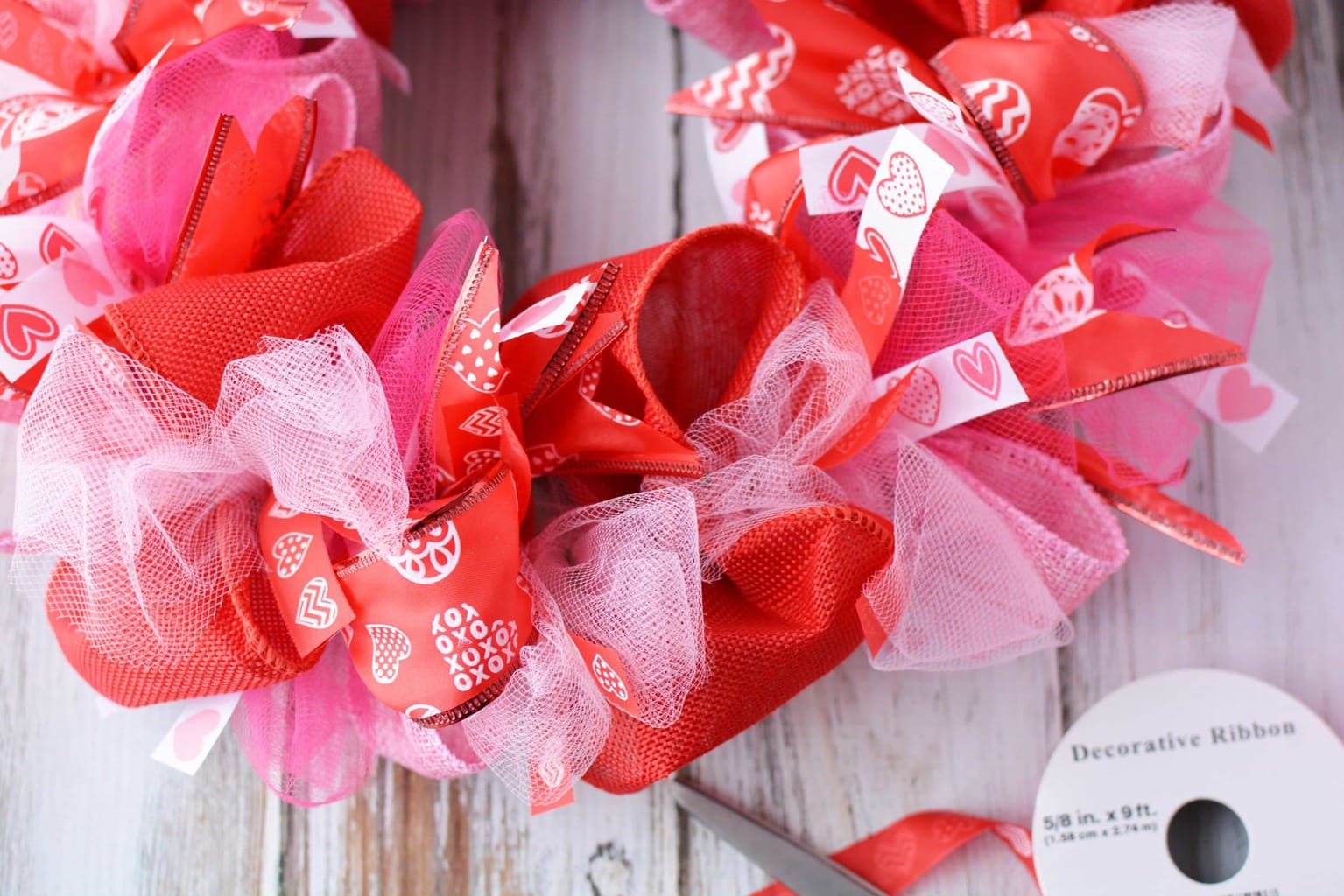 Valentine's Day Wreath, DIY Homemade Wreath, DIY Valentine's Day Wreath, Valentine's Day Crafts, DIY Tutorial for Valentine's Day Wreath, DIY Wreath for Front door